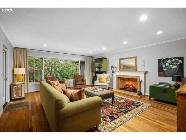 9792 Sw ARBORCREST Way, Portland, OR 97225