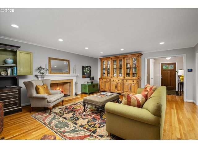 9792 Sw ARBORCREST Way, Portland, OR 97225