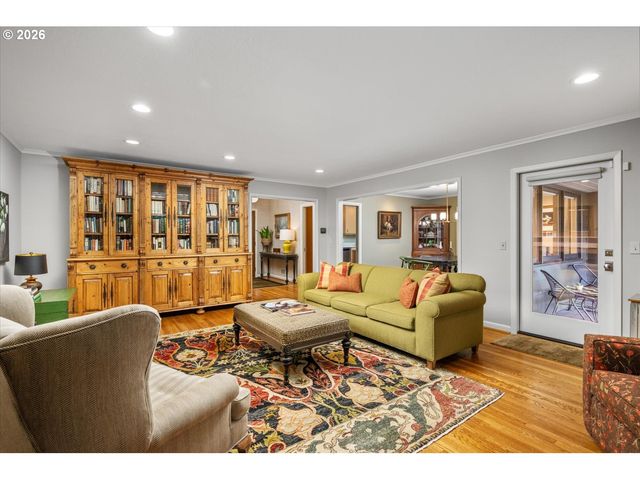 9792 Sw ARBORCREST Way, Portland, OR 97225