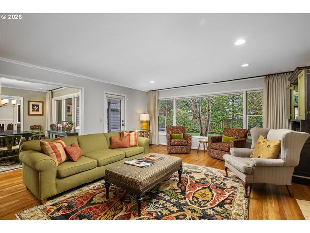 9792 Sw ARBORCREST Way, Portland, OR 97225