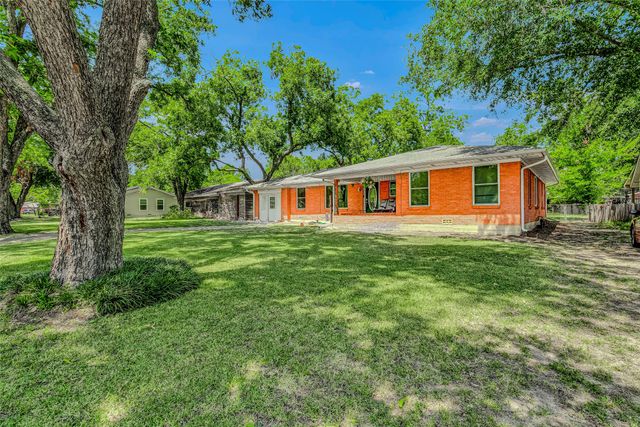 112 Oak Drive, Terrell, TX 75160