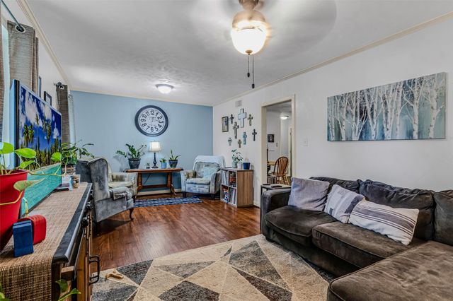 112 Oak Drive, Terrell, TX 75160
