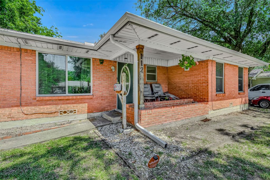 112 Oak Drive, Terrell, TX 75160