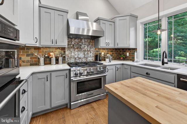 683 GRAVELLY HOLLOW RD, Medford, NJ 08055