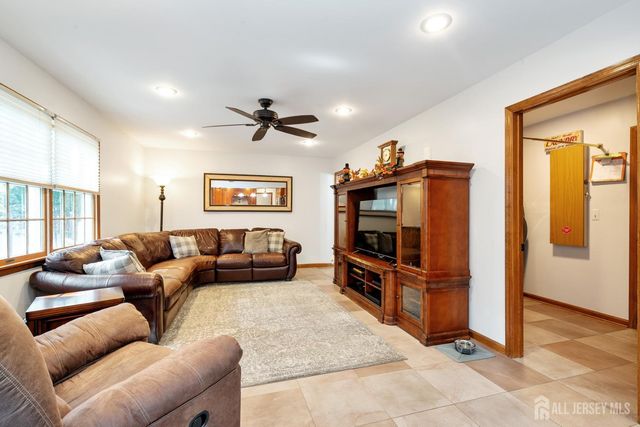 12 Ellingham Avenue, Monroe, NJ 08831