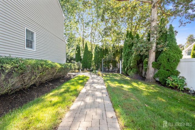 12 Ellingham Avenue, Monroe, NJ 08831