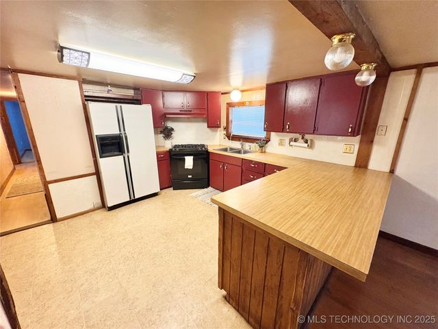 23244 E 754 Road, Tahlequah, OK 74464
