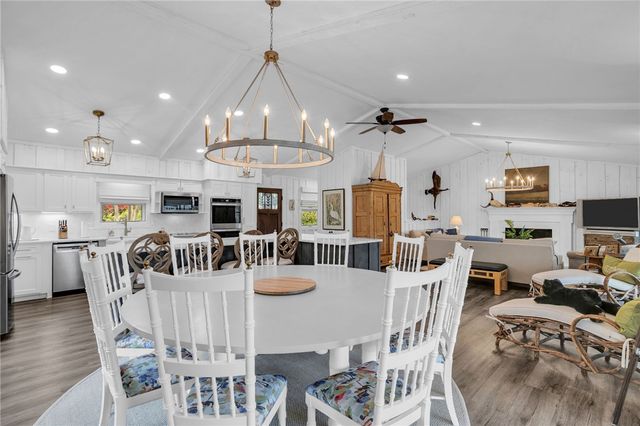 328 Harbor Drive, West Union, SC 29696
