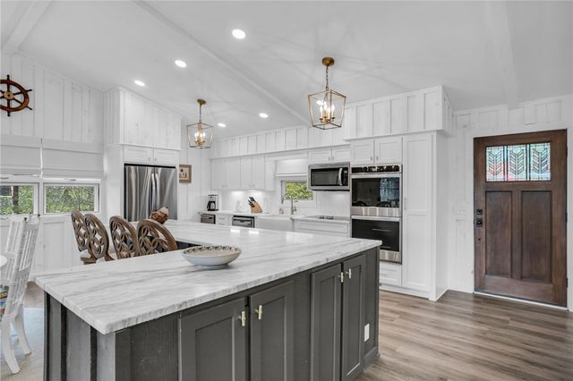 328 Harbor Drive, West Union, SC 29696