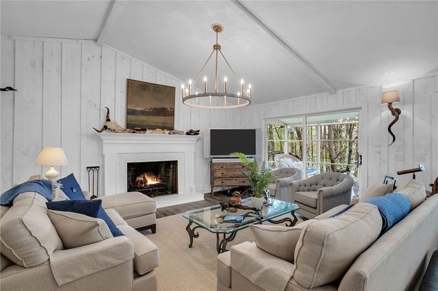 328 Harbor Drive, West Union, SC 29696