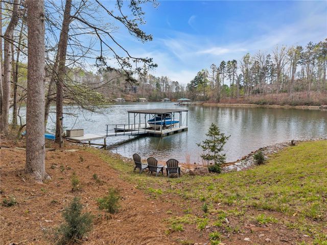 328 Harbor Drive, West Union, SC 29696