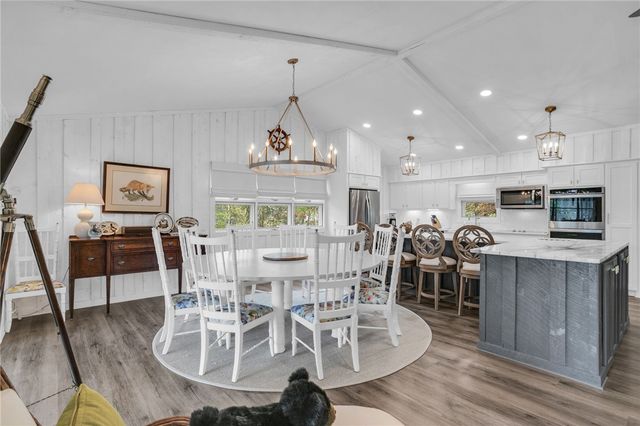 328 Harbor Drive, West Union, SC 29696