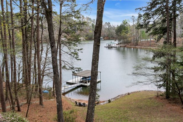 328 Harbor Drive, West Union, SC 29696