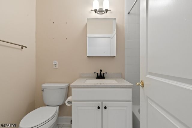 43 Manchester Ct, Kinnelon Boro, NJ 07405