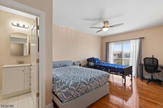 43 Manchester Ct, Kinnelon Boro, NJ 07405