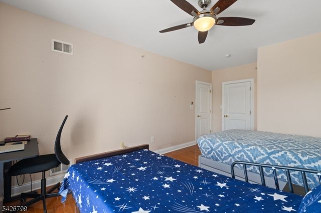 43 Manchester Ct, Kinnelon Boro, NJ 07405