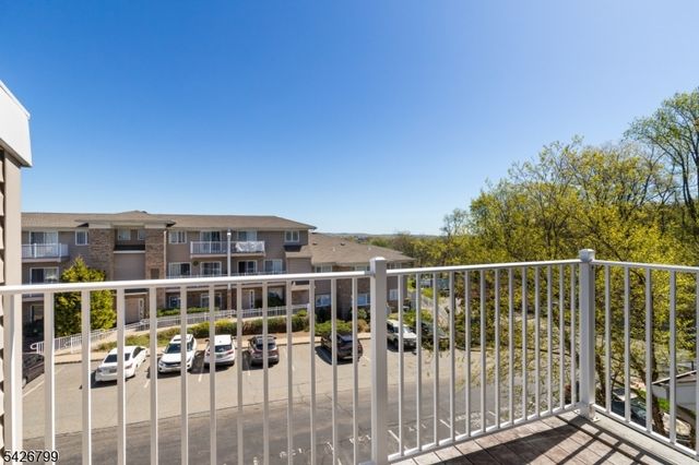 43 Manchester Ct, Kinnelon Boro, NJ 07405