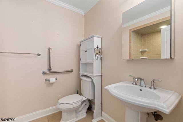 43 Manchester Ct, Kinnelon Boro, NJ 07405