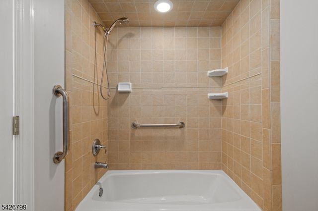 43 Manchester Ct, Kinnelon Boro, NJ 07405