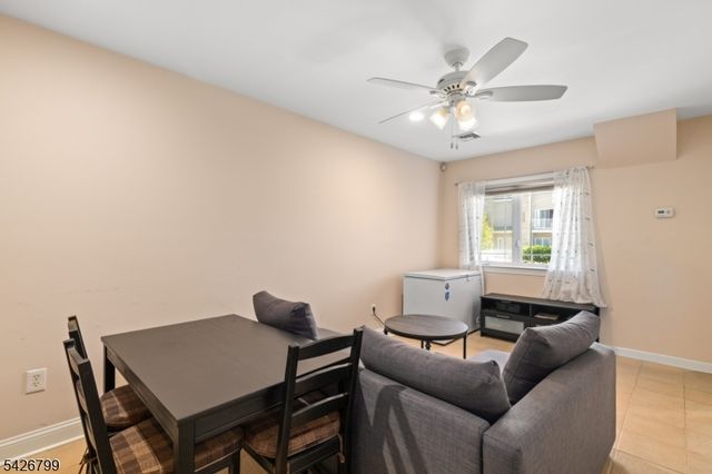 43 Manchester Ct, Kinnelon Boro, NJ 07405
