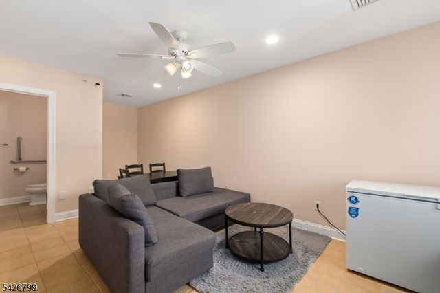 43 Manchester Ct, Kinnelon Boro, NJ 07405