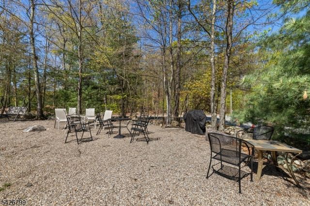 43 Manchester Ct, Kinnelon Boro, NJ 07405