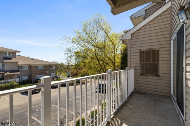 43 Manchester Ct, Kinnelon Boro, NJ 07405