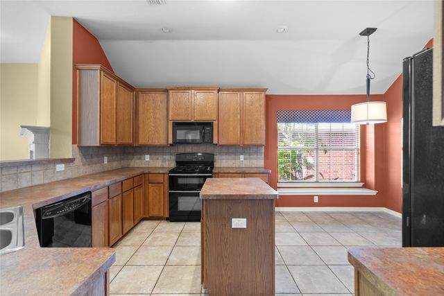 6517 Briar Lake Trail, Sachse, TX 75048