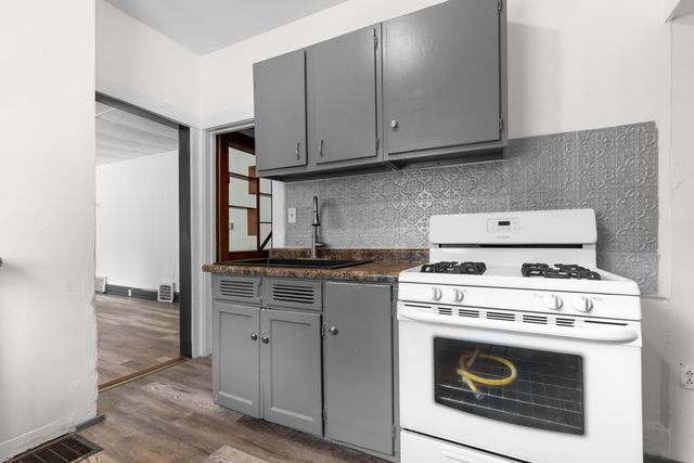 617 N Central Avenue, Rockford, IL 61101