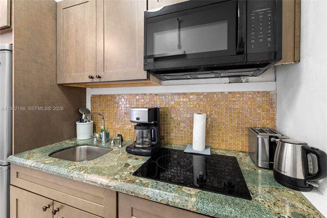 255 W 24th St 501, Miami Beach, FL 33140