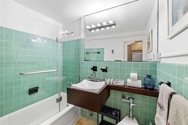 255 W 24th St 501, Miami Beach, FL 33140