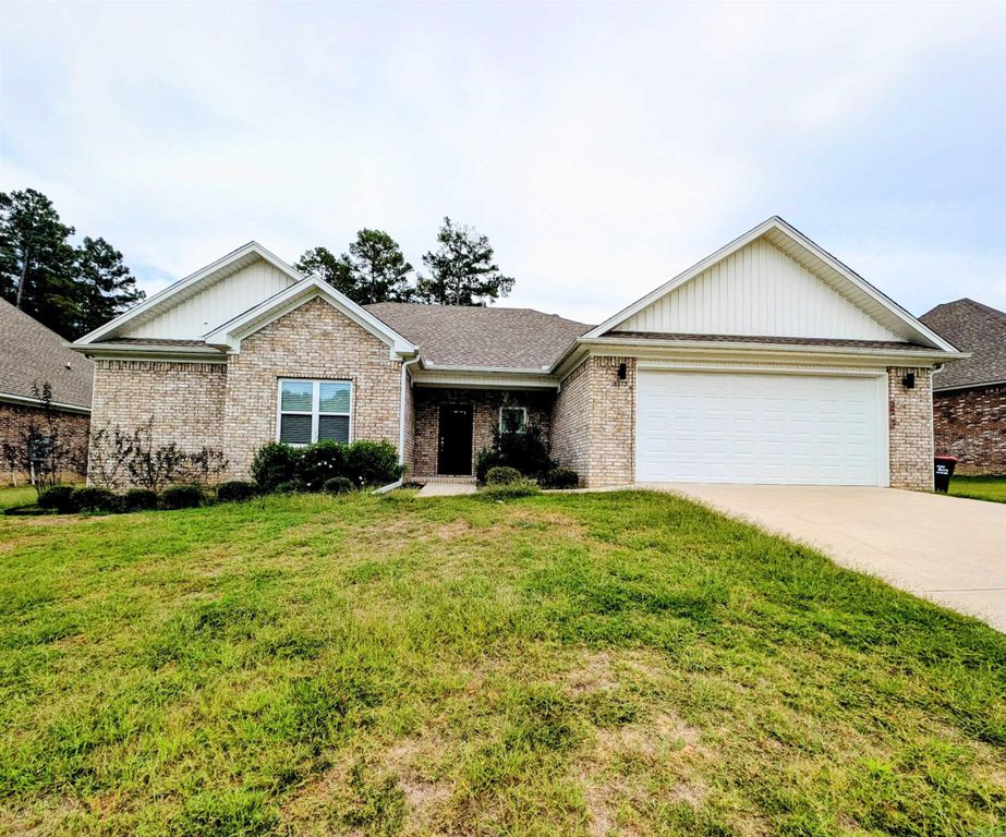 18557 Parkway Pines Drive, Bauxite, AR 72011