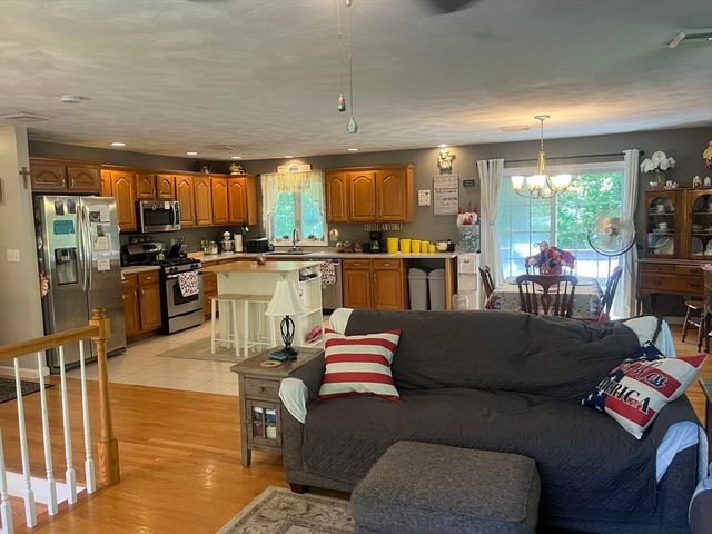 793 Montgomery, Fall River, MA 02720