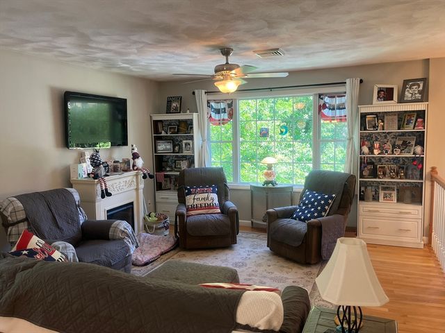 793 Montgomery, Fall River, MA 02720