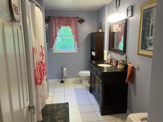 793 Montgomery, Fall River, MA 02720