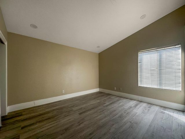 5691 W Santa Ana Avenue, Fresno, CA 93722