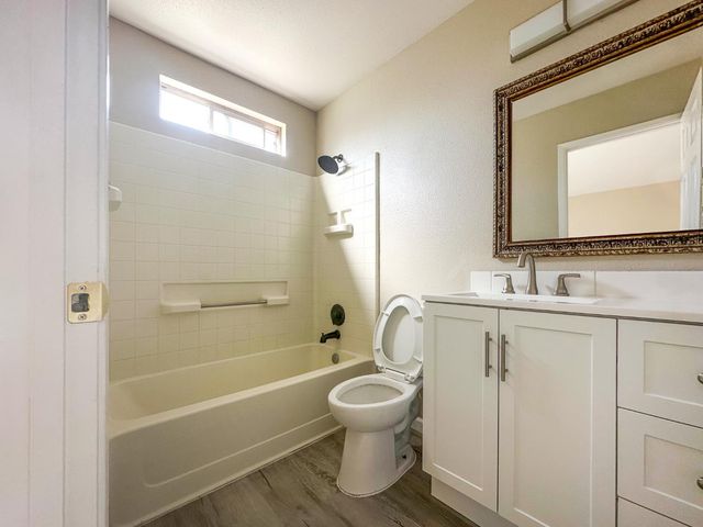 5691 W Santa Ana Avenue, Fresno, CA 93722