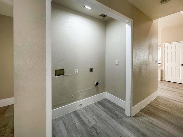 5691 W Santa Ana Avenue, Fresno, CA 93722