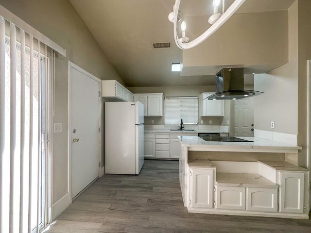 5691 W Santa Ana Avenue, Fresno, CA 93722