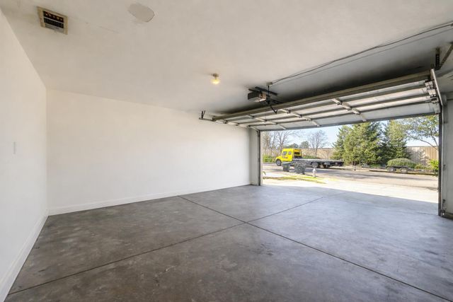 5691 W Santa Ana Avenue, Fresno, CA 93722