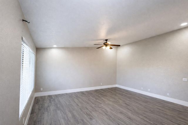 5691 W Santa Ana Avenue, Fresno, CA 93722