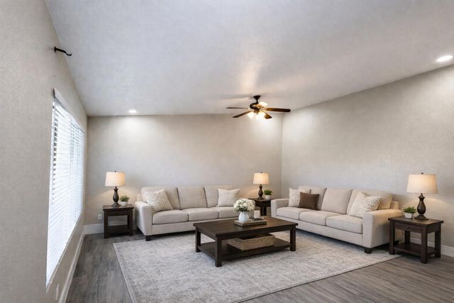 5691 W Santa Ana Avenue, Fresno, CA 93722