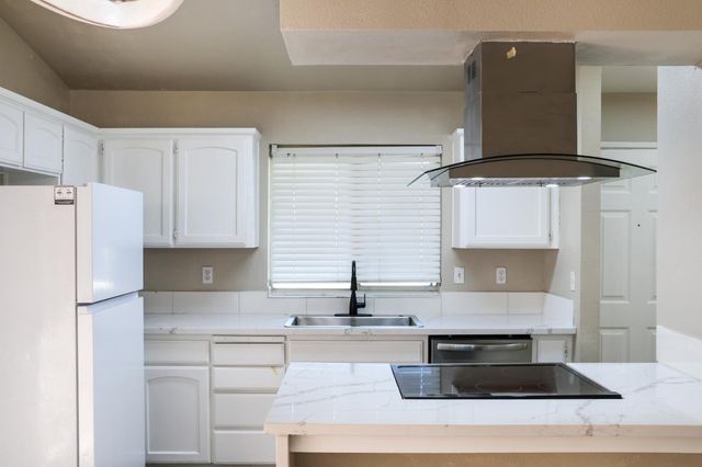 5691 W Santa Ana Avenue, Fresno, CA 93722