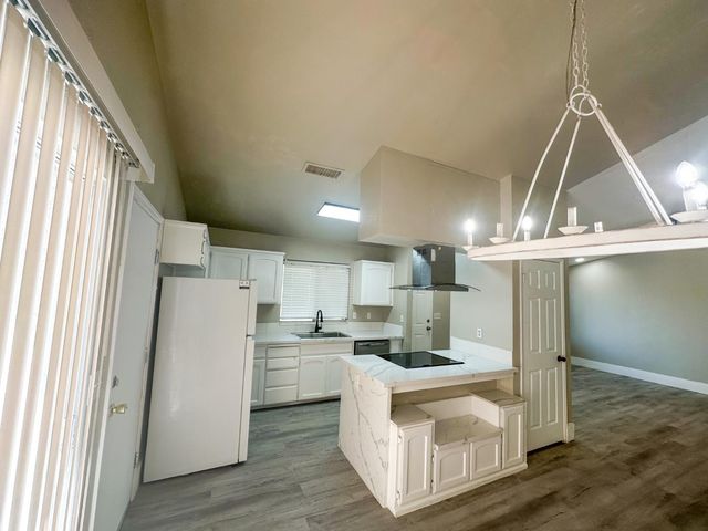 5691 W Santa Ana Avenue, Fresno, CA 93722