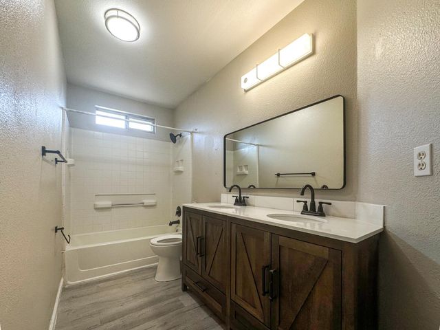 5691 W Santa Ana Avenue, Fresno, CA 93722