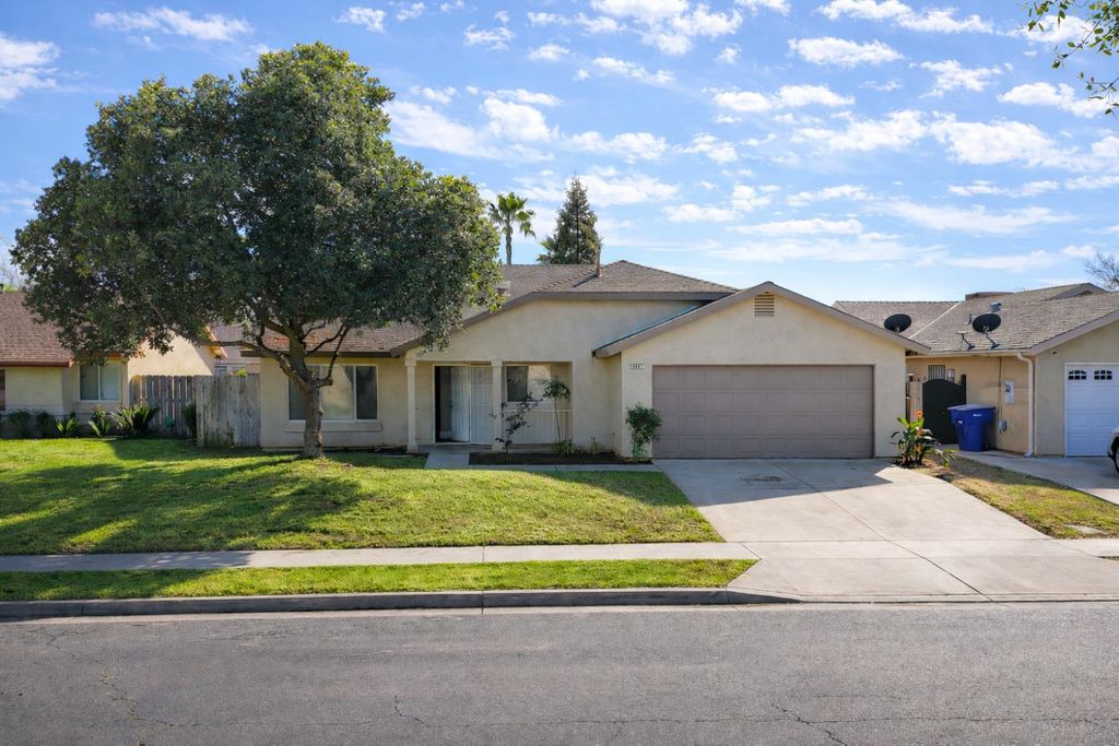 5691 W Santa Ana Avenue, Fresno, CA 93722