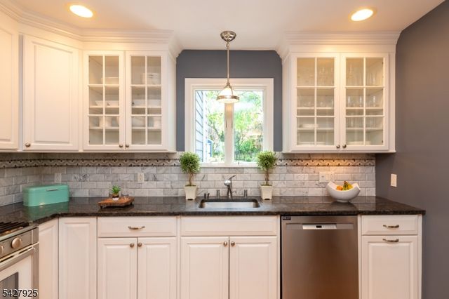 32 Yale St, Maplewood Twp., NJ 07040