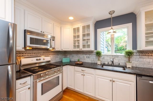 32 Yale St, Maplewood Twp., NJ 07040