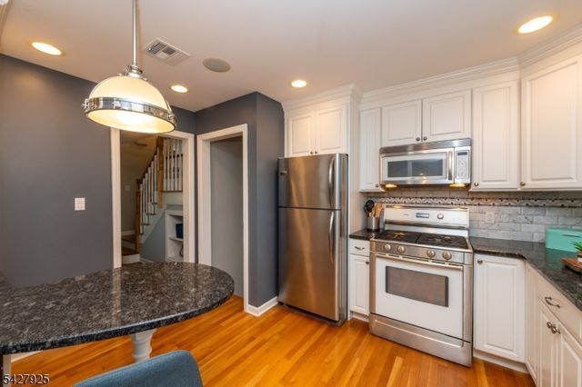 32 Yale St, Maplewood Twp., NJ 07040