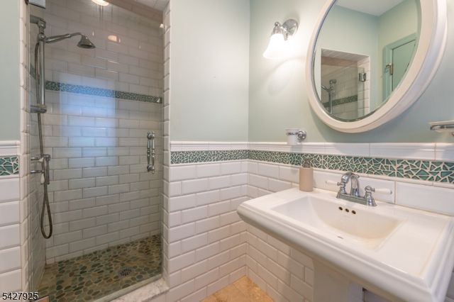 32 Yale St, Maplewood Twp., NJ 07040